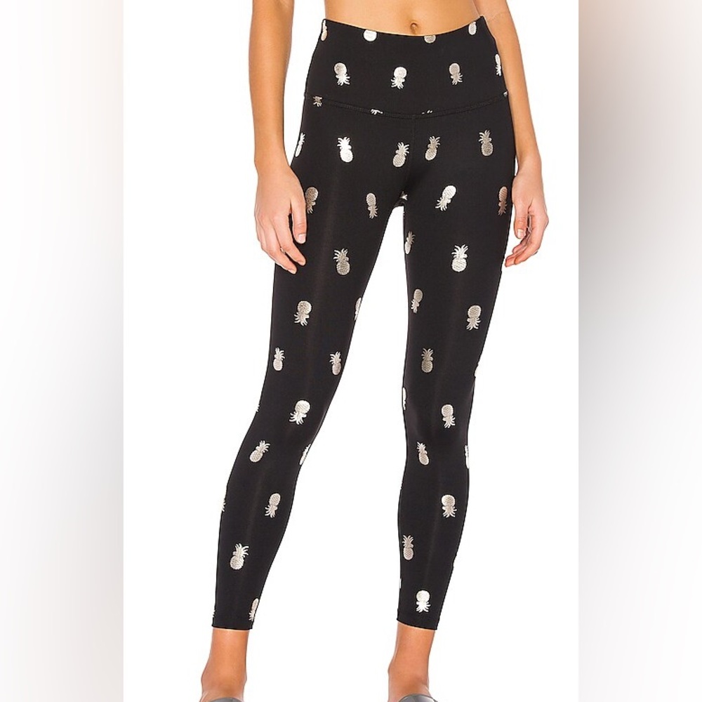 Pineapple High Waisted Midi Legging in Black Pineapples
BEYOND YOGA